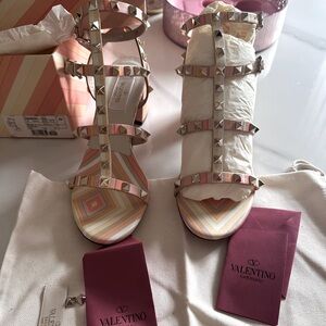 Valentino garavani luxury shoe I’m size 8 and the fit me perfectly